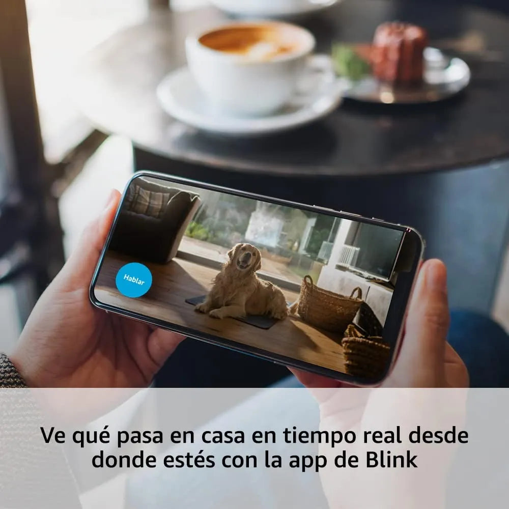 Blink Mini - Cámara de seguridad inteligente compacta enchufable para interiores, video HD de 1080p, visión nocturna, detección de movimiento, audio bidireccional, fácil configuración, funciona con Alexa - 1 cámara (blanca)